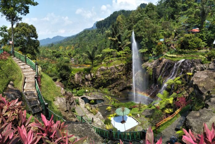 Menparekraf Ungkap 5 Langkah Pulihkan Sektor Pariwisata